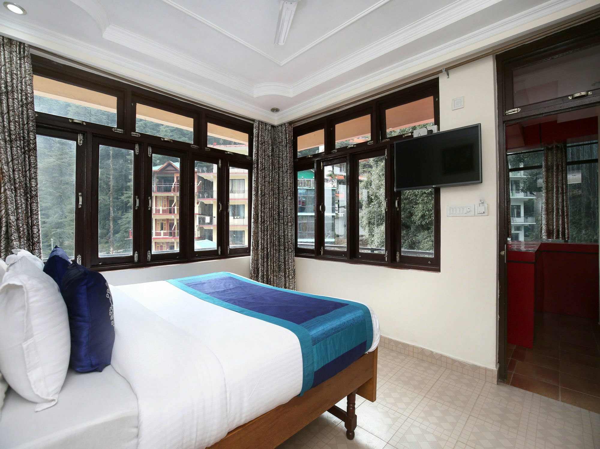 Oyo 9942 Hotel Ravine Dharamshala Bagian luar foto